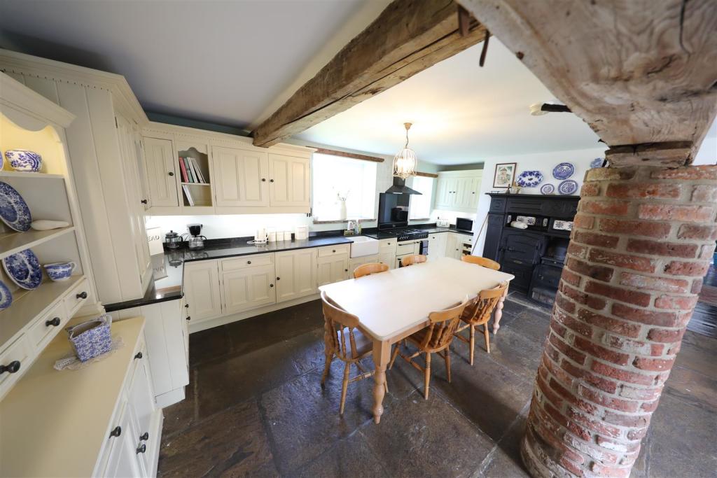 6 bedroom detached house for sale in Greens Lane, Burton Pidsea, Hull, HU12