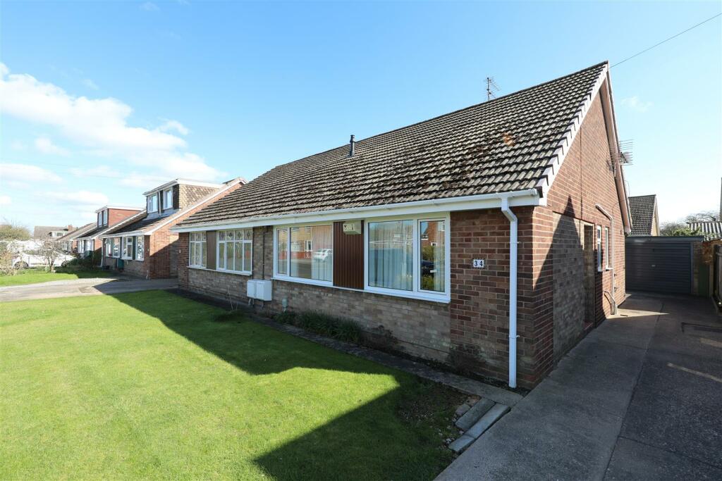 3 bedroom semidetached bungalow for sale in Plumtree Road