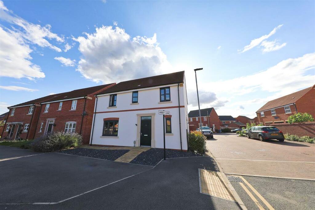 4 bedroom detached house for sale in Runnymede Lane, Kingswood, Hull, HU7