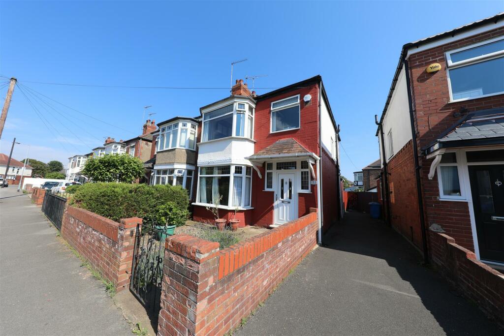 3 bedroom semi-detached house for sale in Southfield Road, Hull, HU5