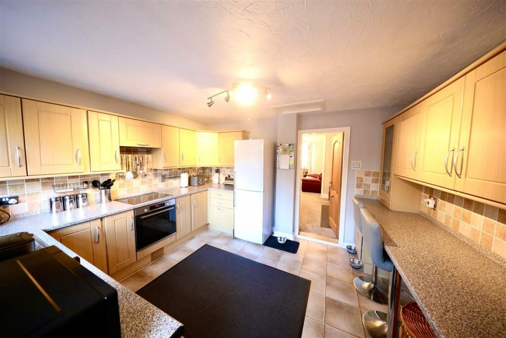 3 bedroom terraced house for sale in Spring Bank West, Hull, HU3