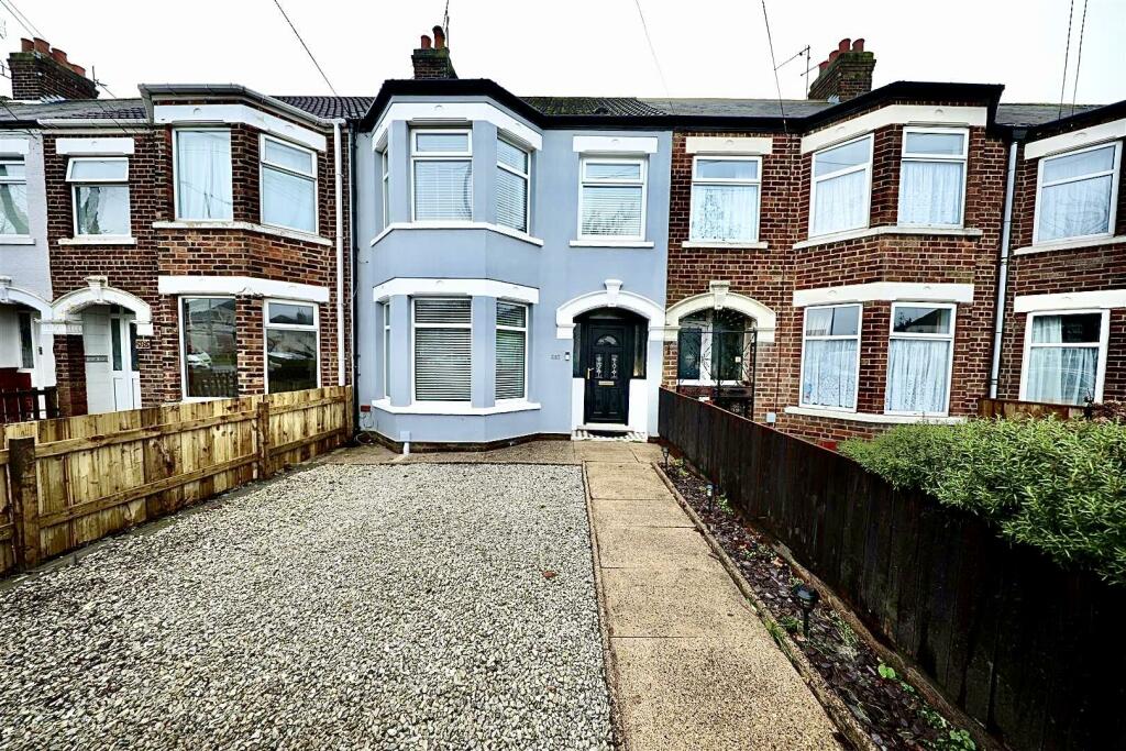 3 bedroom terraced house for sale in Anlaby Road, Hull, HU3
