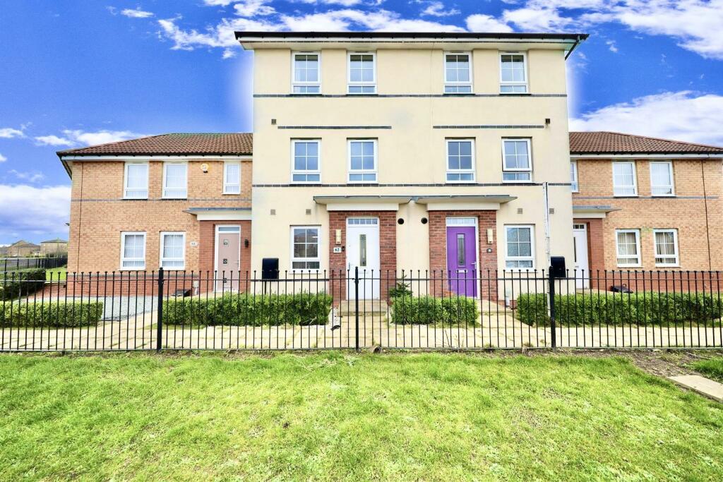 4 bedroom terraced house for sale in Richmond Lane, Kingswood, Hull, HU7