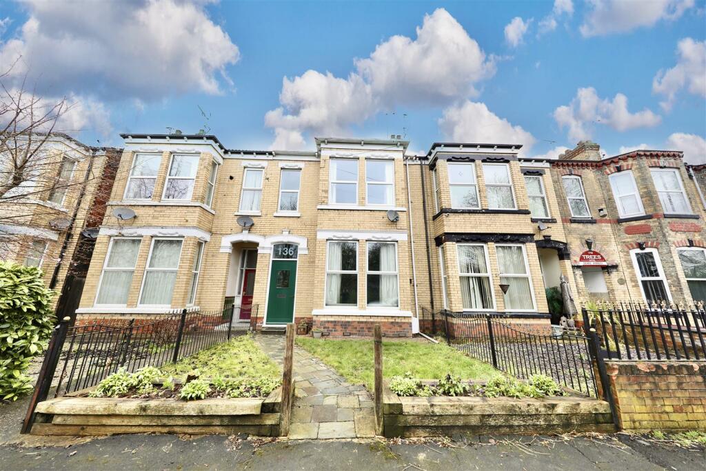 5 bedroom terraced house for sale in Sunny Bank, Hull, HU3