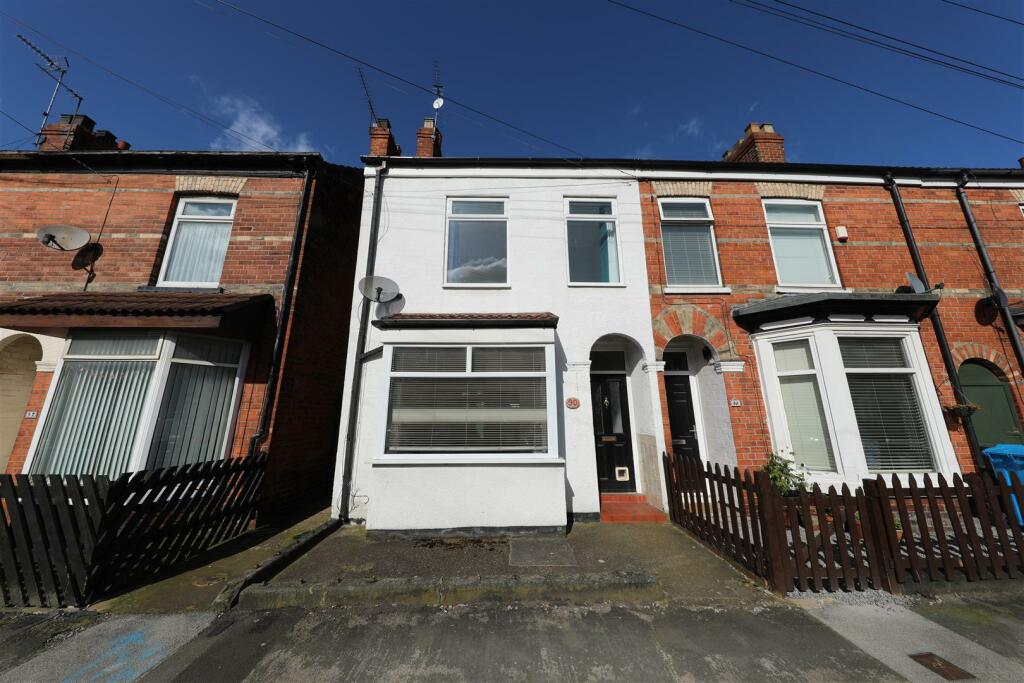 3 bedroom end of terrace house for sale in Belvoir Street, Hull, HU5