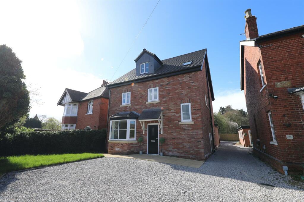 4 bedroom detached house for sale in Station Road, North Cave, Brough, HU15