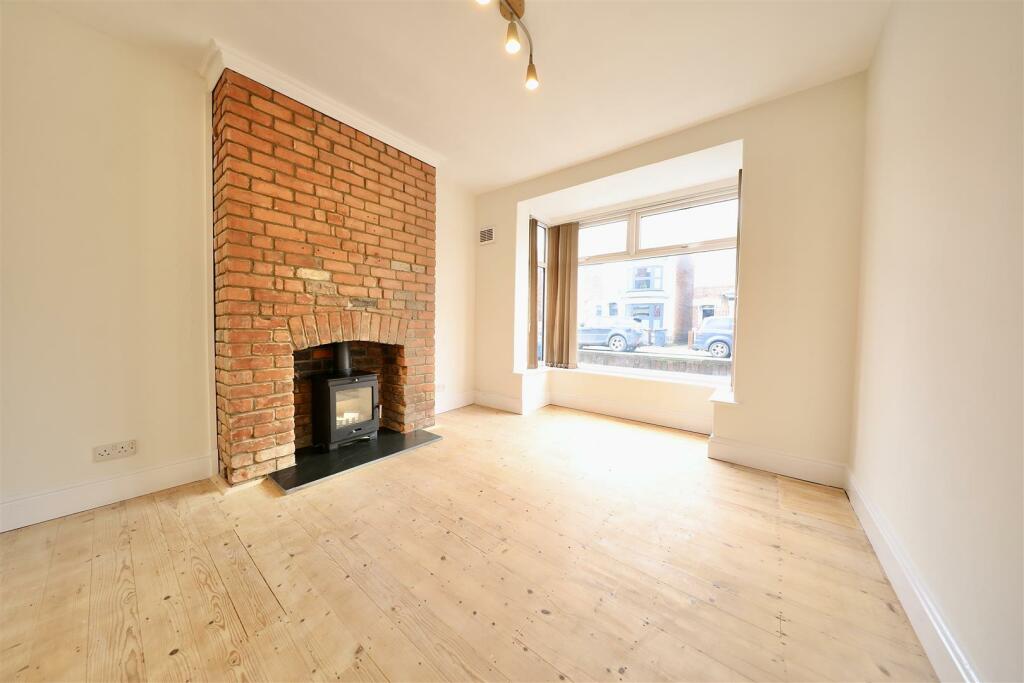 3 bedroom end of terrace house for sale in Perth Street West, Hull, HU5