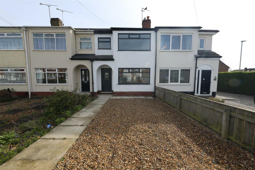 3 bedroom terraced house for sale in Manor Road, Hull, HU5