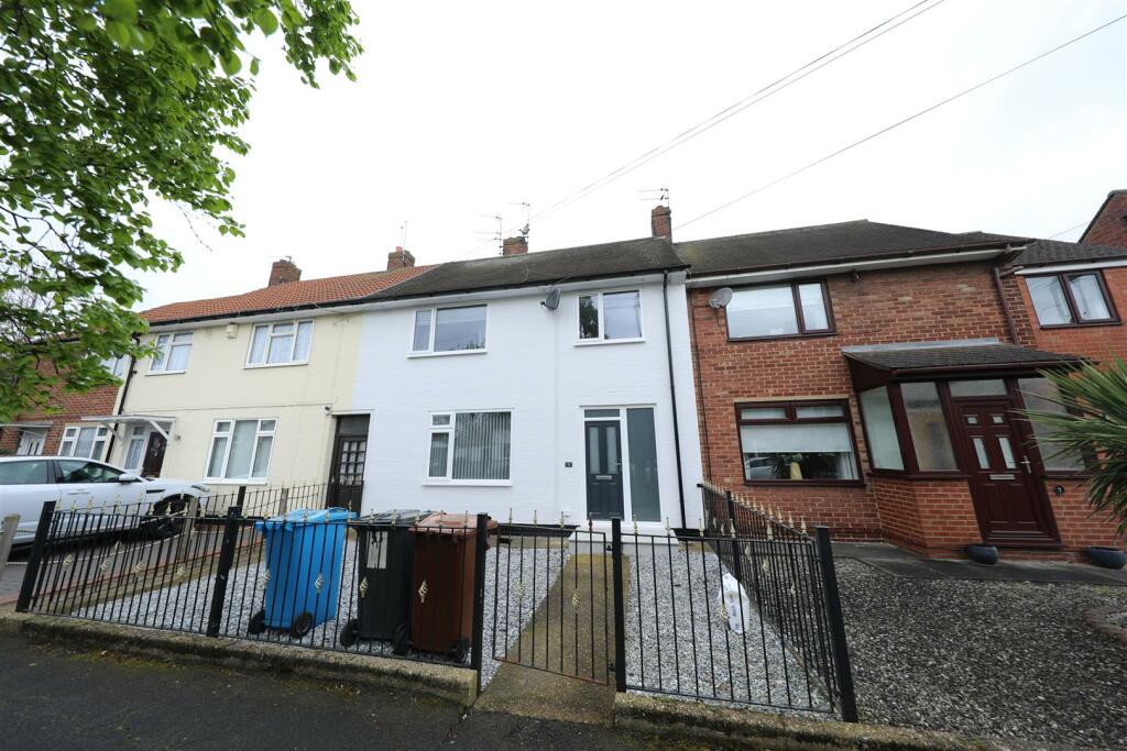3 bedroom semi-detached house for sale in Burbage Avenue, Hull, HU8