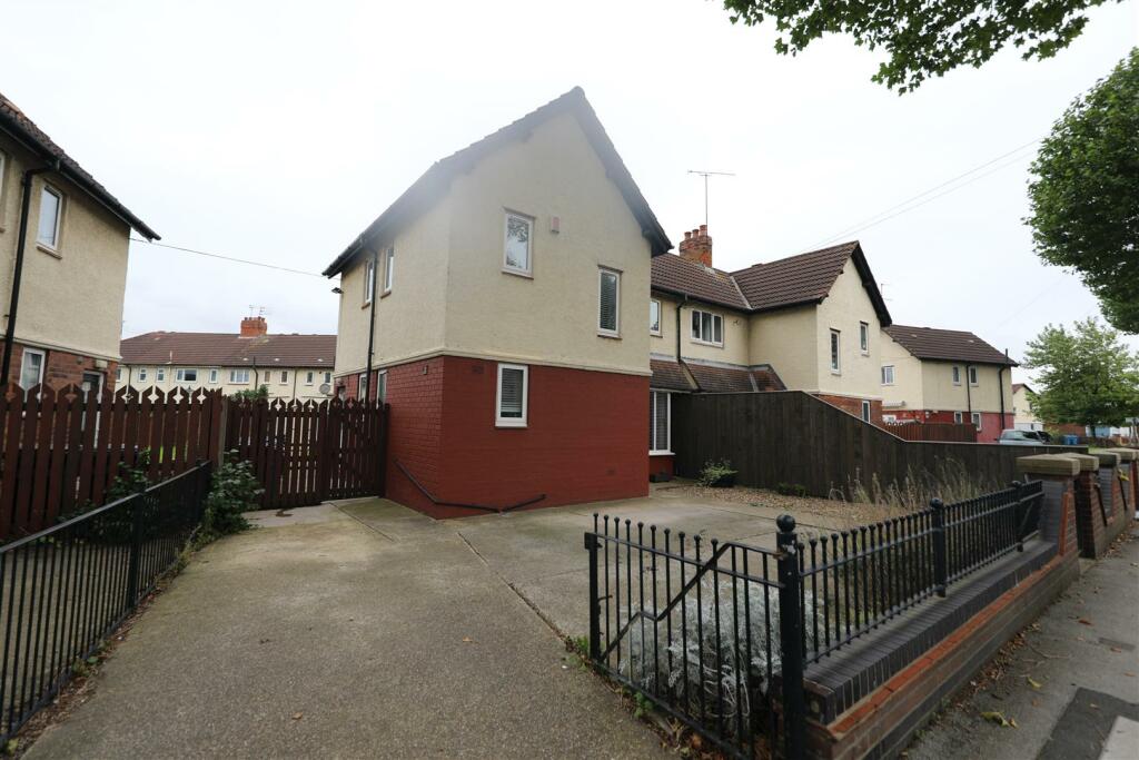 3 bedroom semidetached house for sale in Willerby Road, Hull, HU5