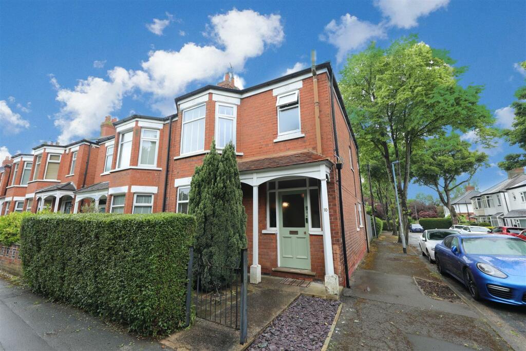 3 bedroom semidetached house for sale in Swanland Road, Hessle, HU13