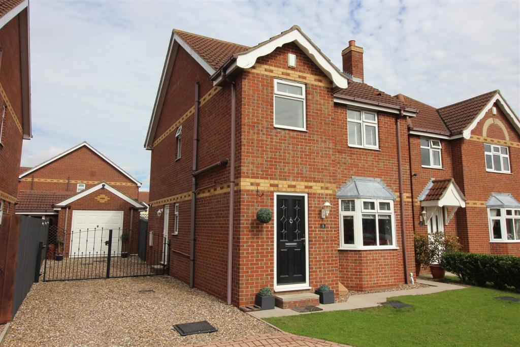 3 bedroom detached house for sale in Birchwood Close, Burstwick, Hull, HU12