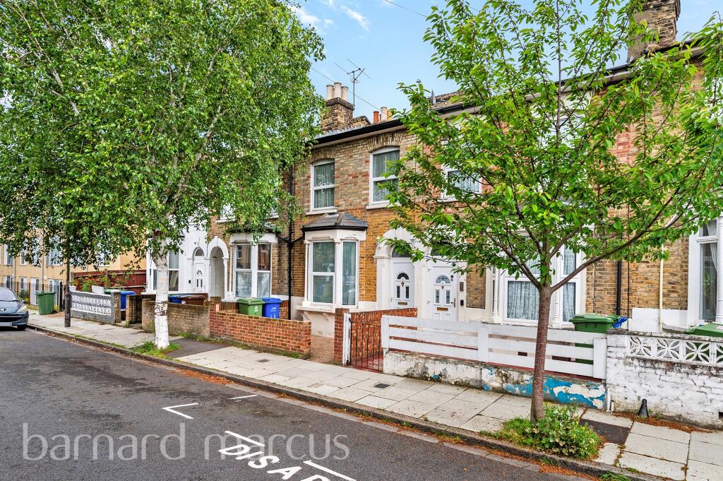 3 bedroom terraced house for sale in Ansdell Road, London, SE15