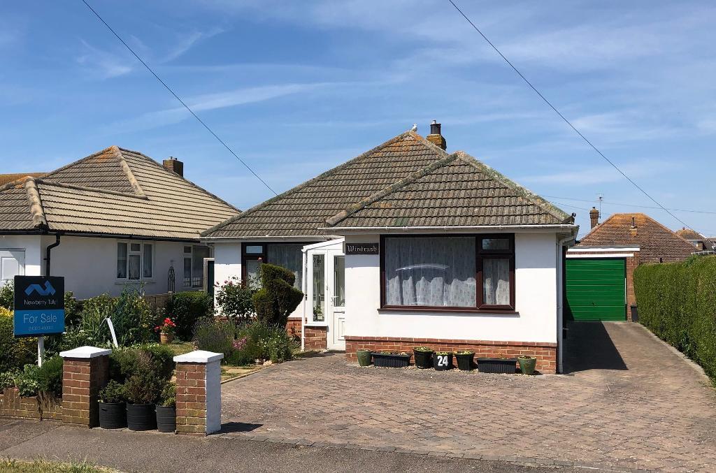 3 bedroom bungalow for sale in Keymer Avenue, Peacehaven, East Sussex