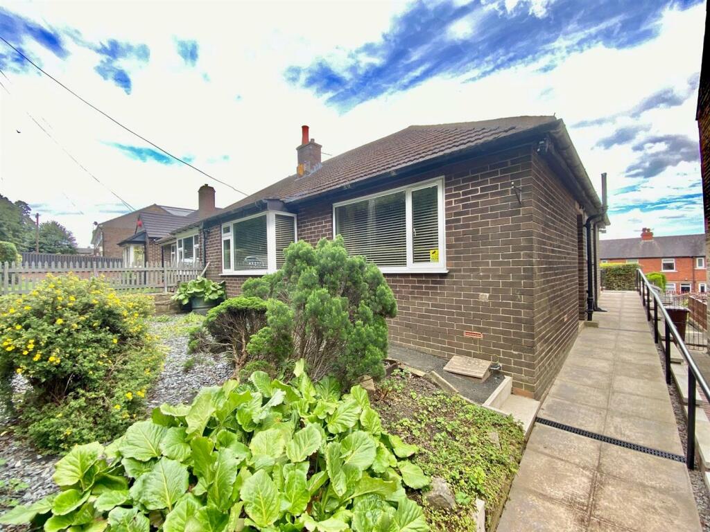 2 bedroom semidetached bungalow for sale in Luck Lane, Marsh
