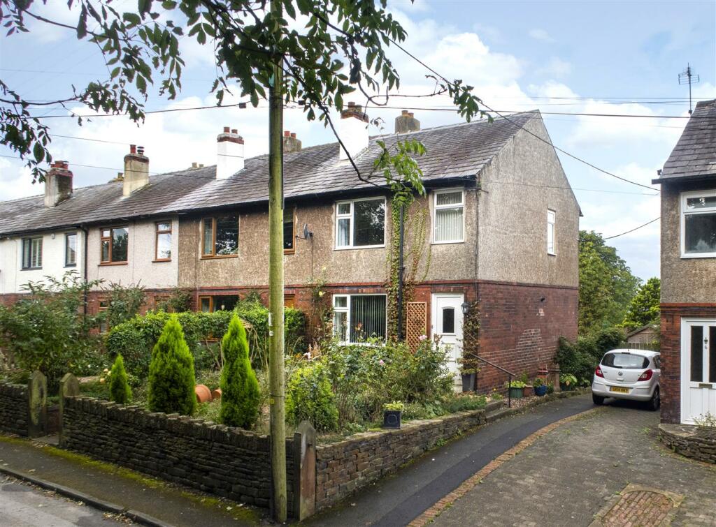 3 bedroom end of terrace house for sale in Dartmouth Terrace, Farnley