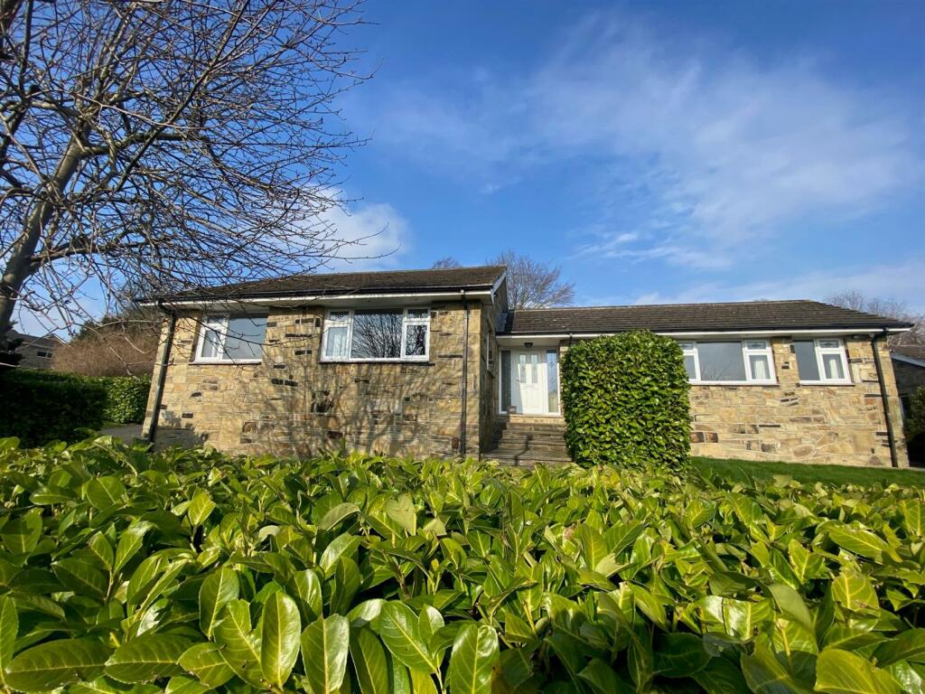 4 bedroom detached bungalow for rent in The Ghyll, Fixby, Huddersfield, HD2