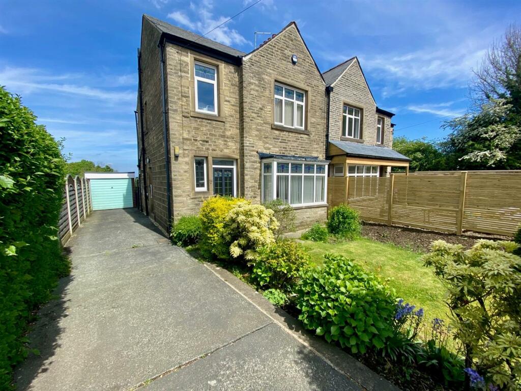 3 bedroom semidetached house for sale in Kaye Lane, Almondbury
