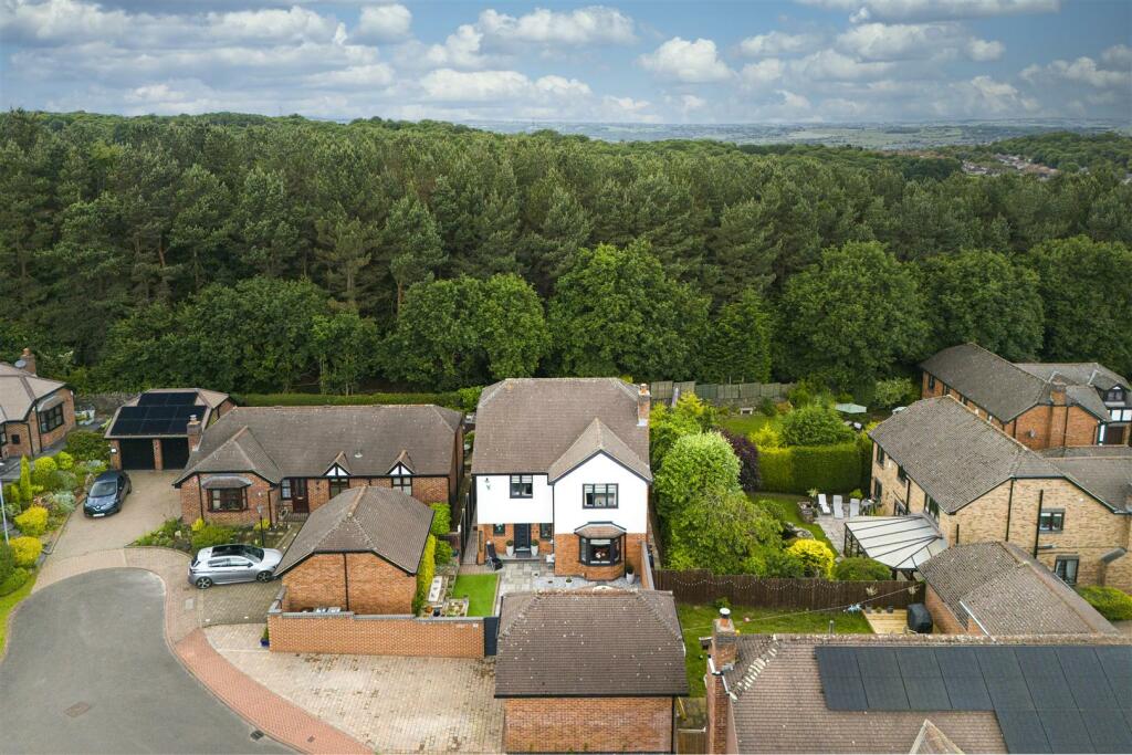 4 bedroom detached house for sale in Ganton Way, Fixby, Huddersfield, HD2