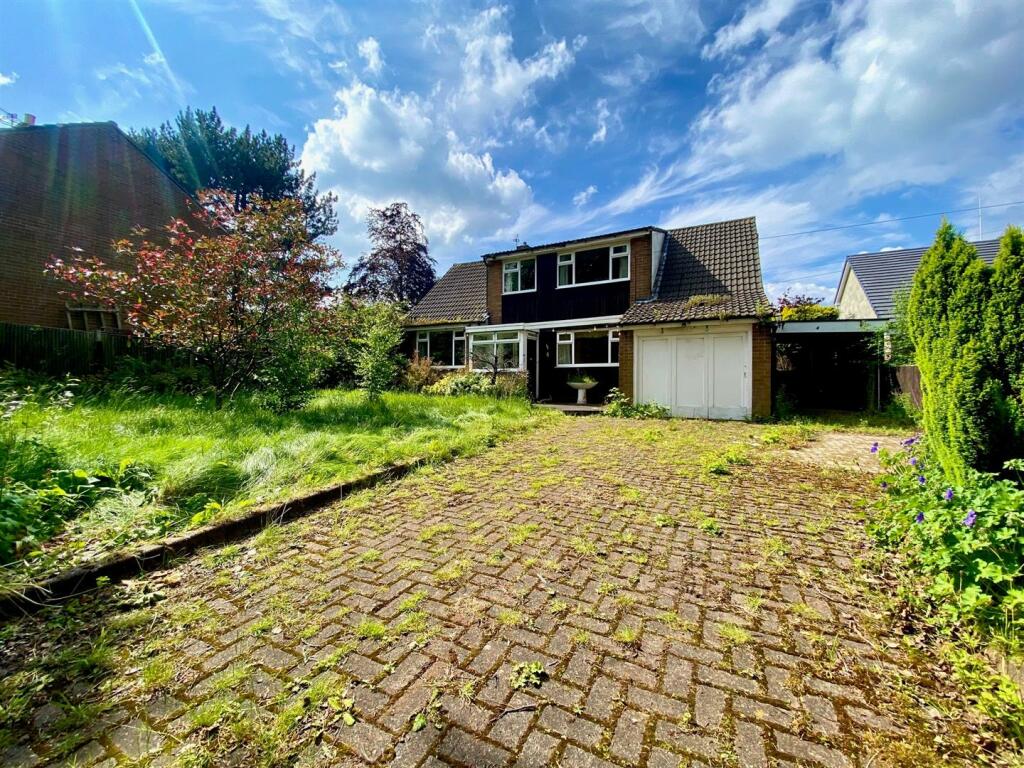 2 bedroom detached house for sale in Plover Road, Huddersfield, HD3