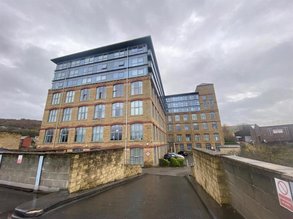 Main image of property: Dewsbury Road, Elland