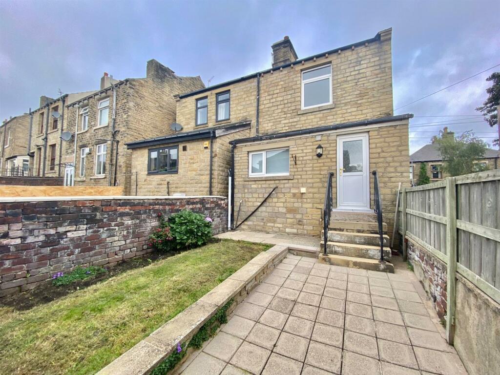 2 bedroom semi-detached house for sale in Clifton Road, Marsh, Huddersfield, HD1