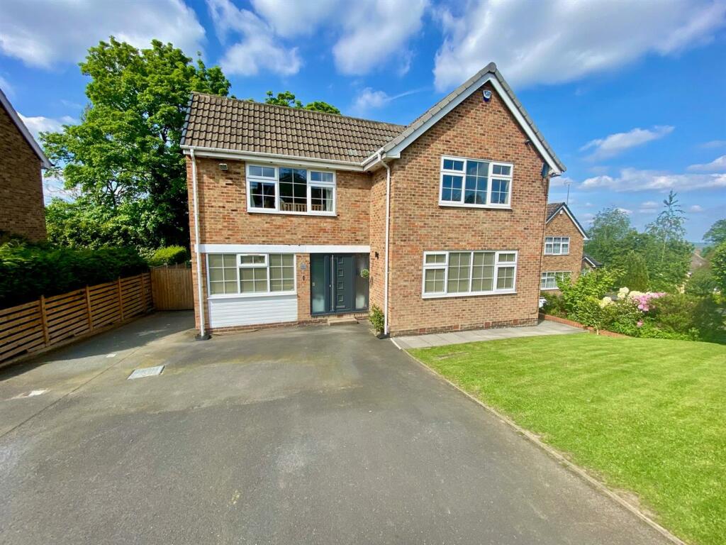 4 bedroom detached house for sale in Cheviot Way, Mirfield, WF14