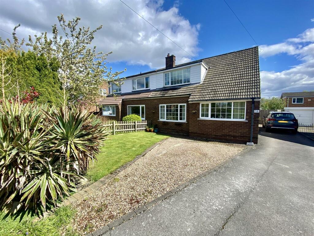 3 bedroom semidetached house for sale in Parkfield Way, Mirfield, WF14