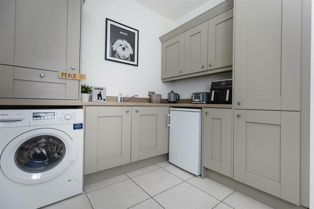 Additional property image - Snelsins Road, Cleckheaton