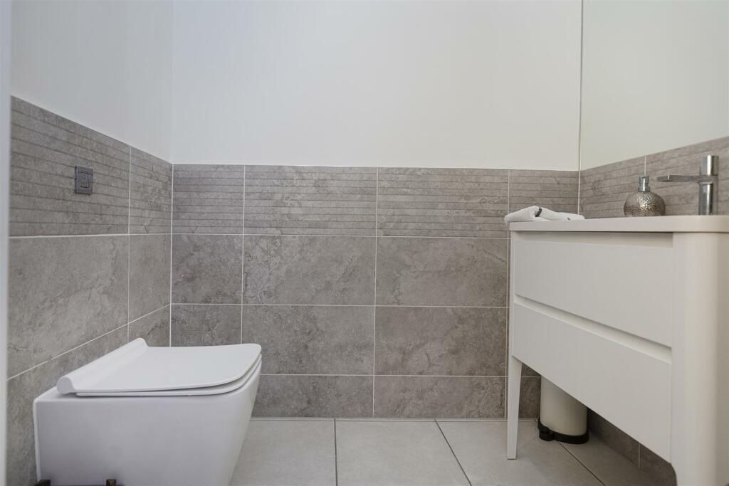 Additional property image - Snelsins Road, Cleckheaton