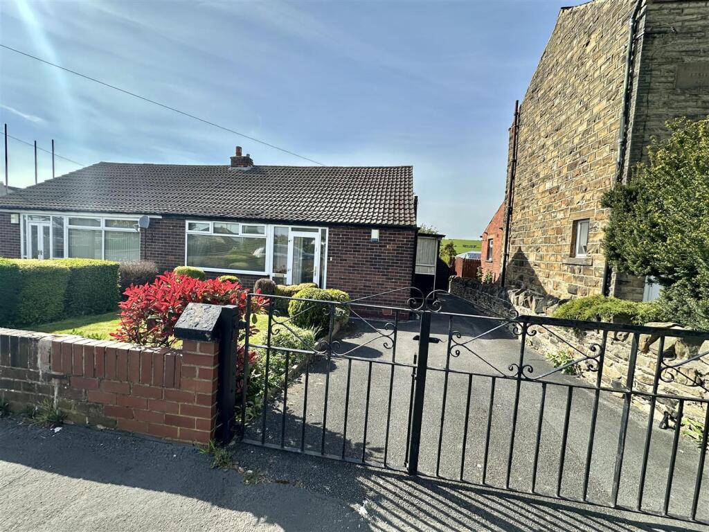 Main image of property: Leeds Old Road, Heckmondwike