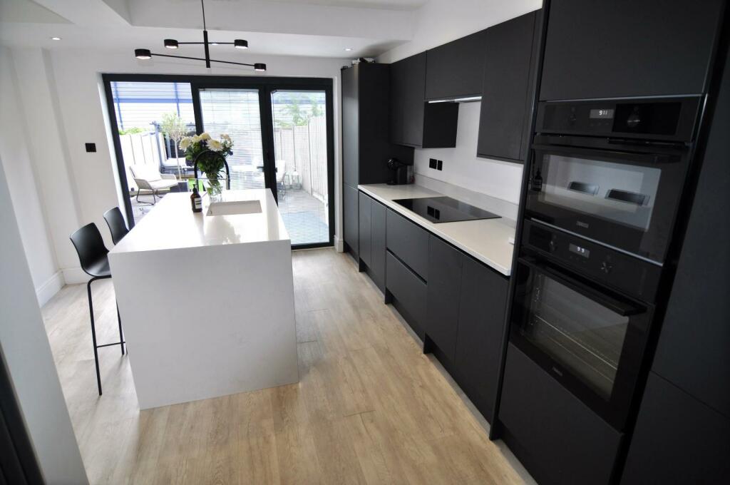 2 bedroom terraced house for sale in Bradshaw Road, Watford, WD24