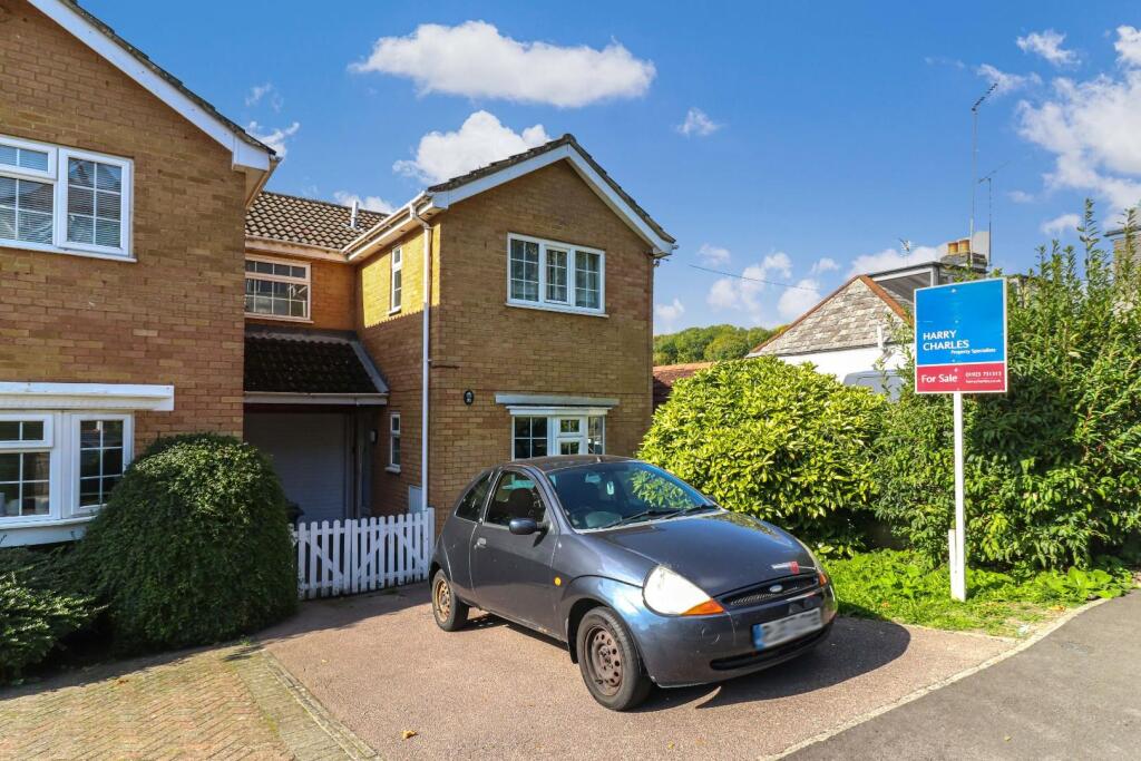 Main image of property: Sunnyhill Road, Hemel Hempstead