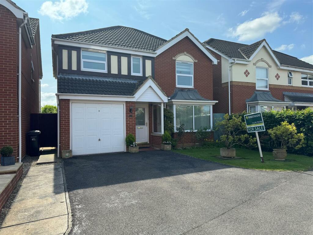 4 bedroom detached house for sale in Bathurst Close, BurnhamOnSea, TA8