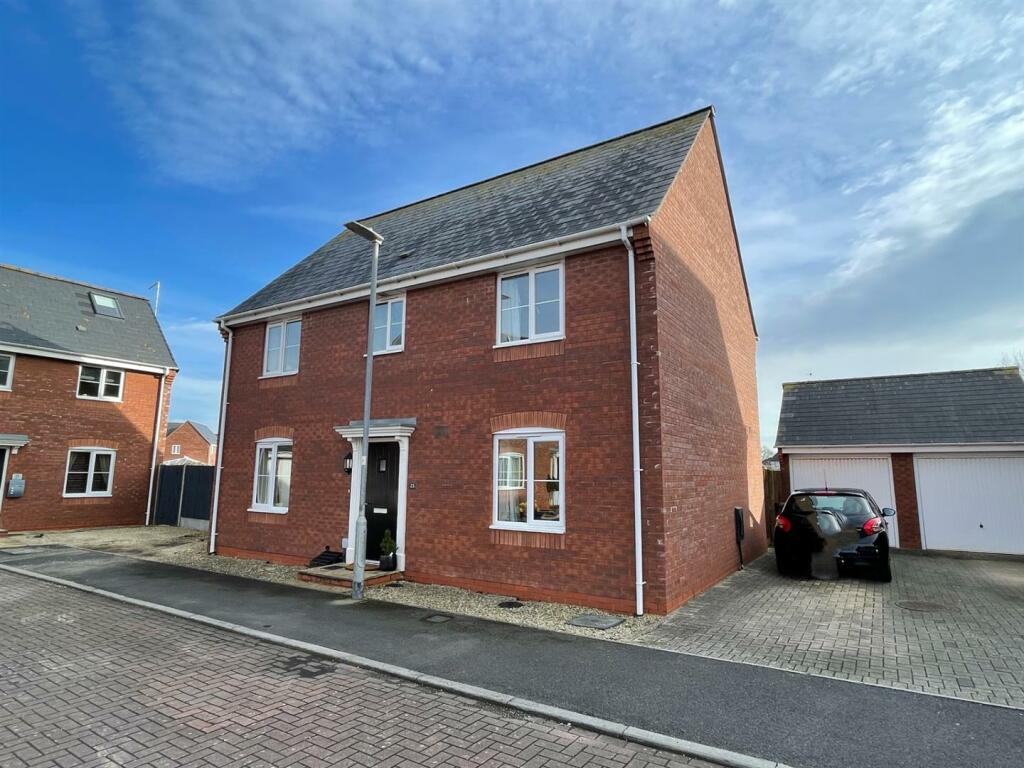 4 bedroom detached house for sale in Cookson Close, BurnhamOnSea, TA8