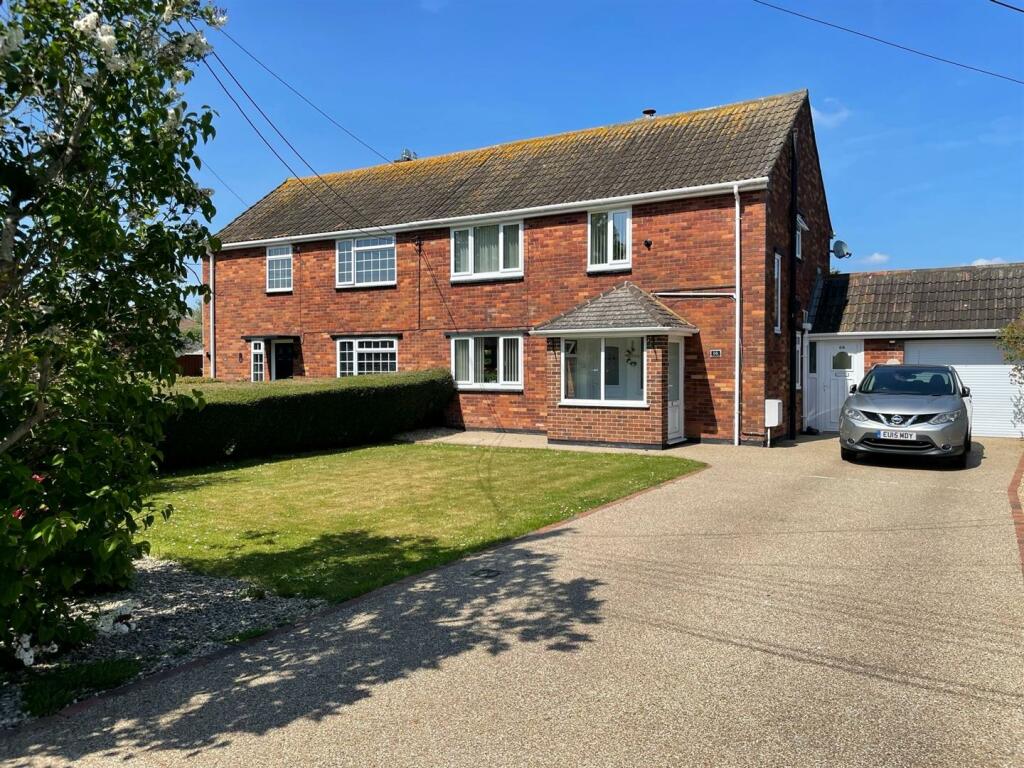 3 bedroom semidetached house for sale in North Avenue, Highbridge, TA9