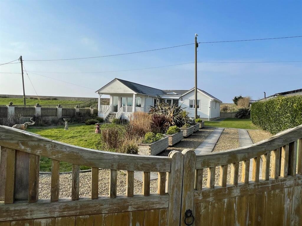 4 bedroom detached bungalow