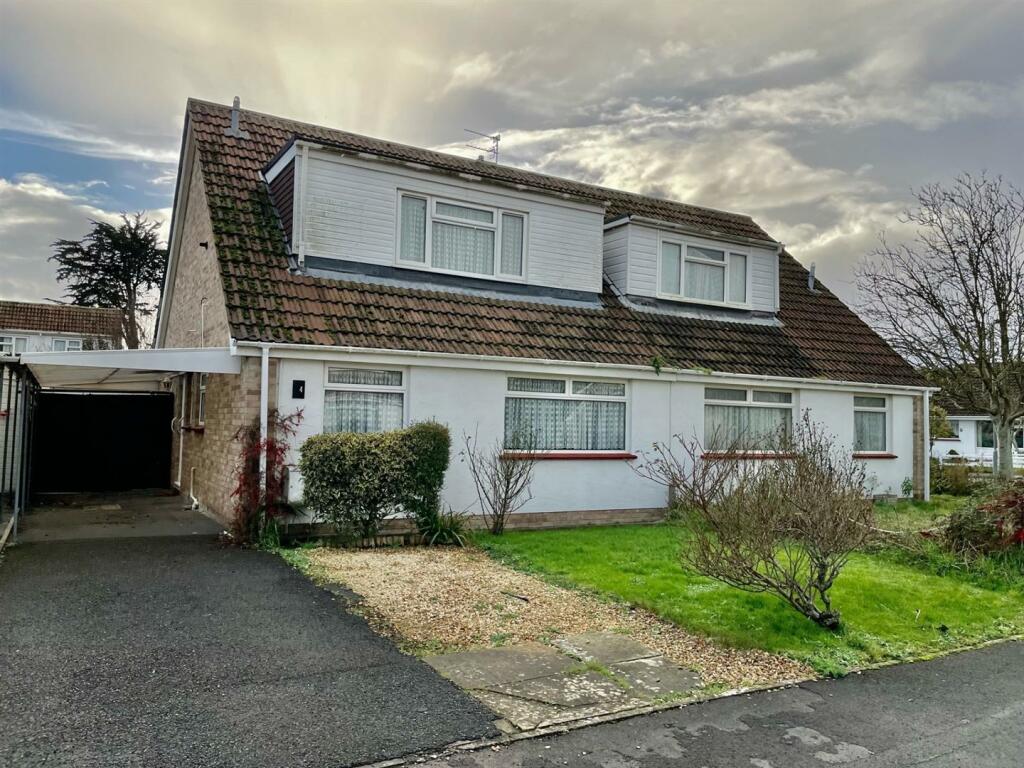 4 bedroom semidetached bungalow for sale in Hillsborough Gardens