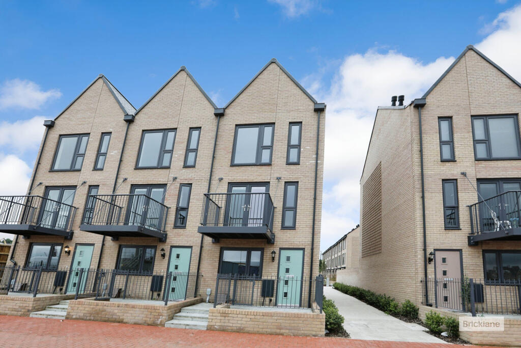 Main image of property: Quarterdeck Walk, Colonial Wharf