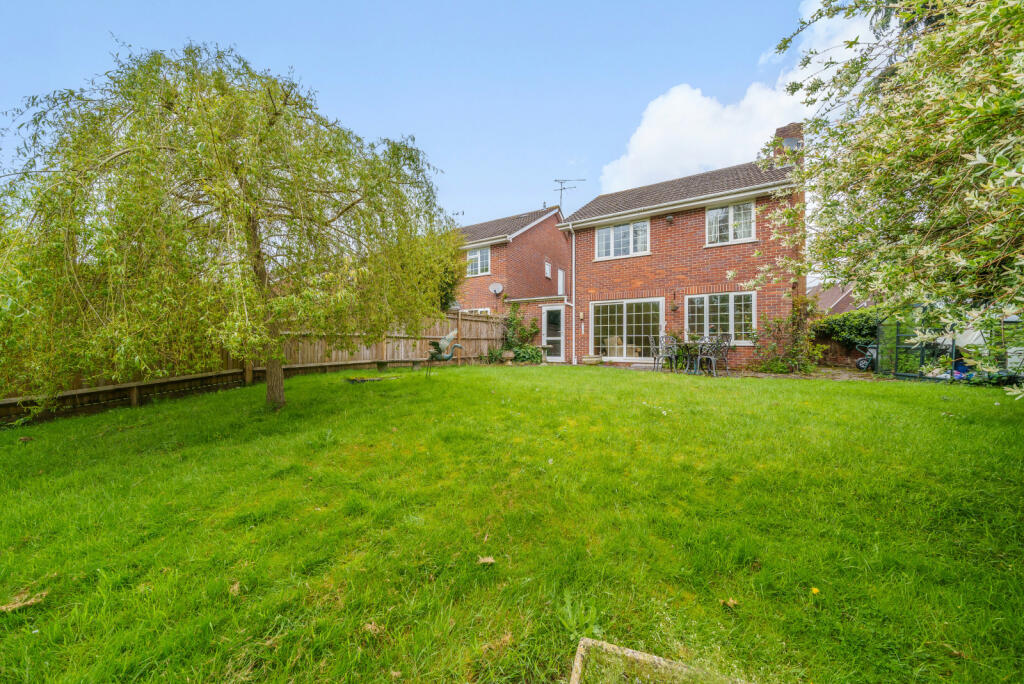 4 bedroom detached house for sale in Riverside Gardens, Old Woking