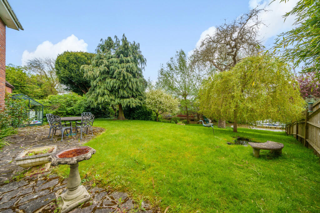 4 bedroom detached house for sale in Riverside Gardens, Old Woking