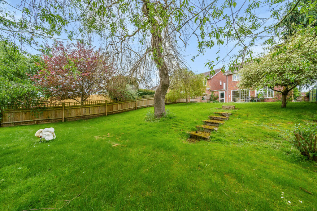 4 bedroom detached house for sale in Riverside Gardens, Old Woking