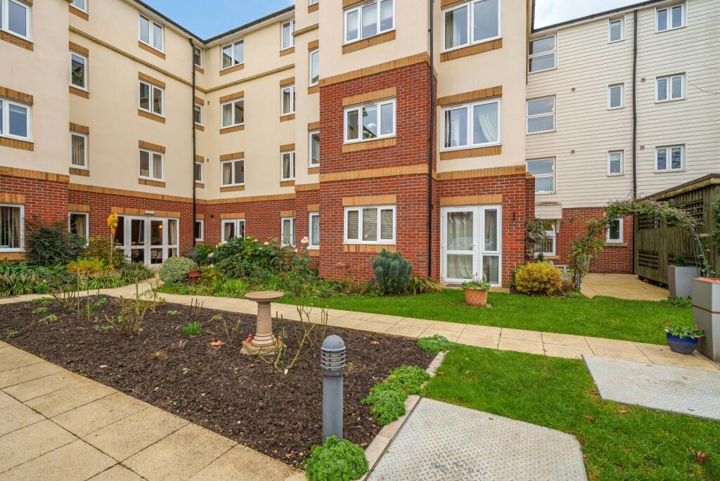 1 bedroom retirement property for sale in Grove Road, Woking, Surrey, GU21