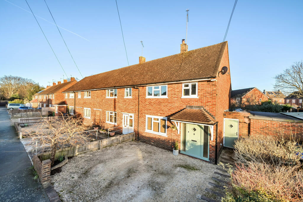 3 bedroom end of terrace house for sale in Winston Way, Old Woking