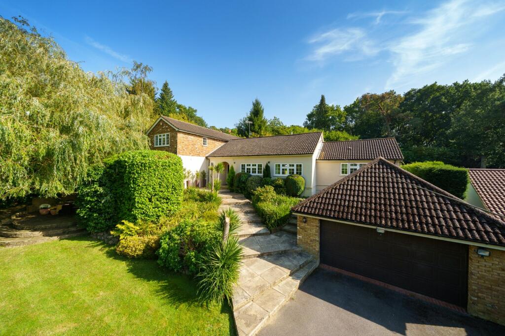 5 bedroom detached house for sale in Hook Heath Road, Woking, Hook