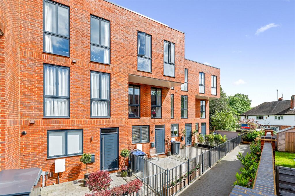 Main image of property: Canalside Mews, Woking, GU21