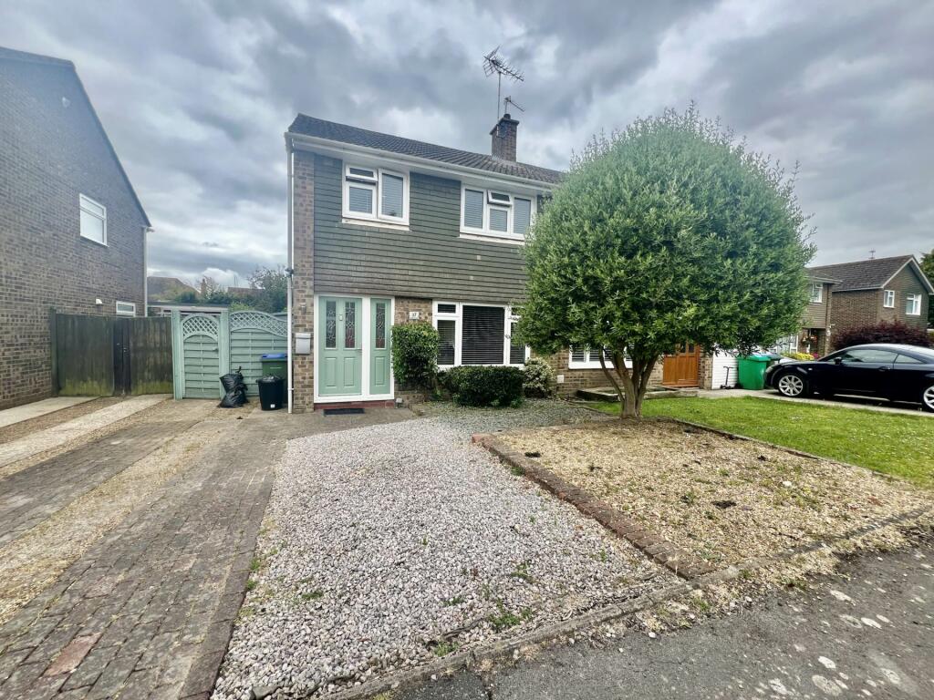 3 bedroom semidetached house for rent in Poulner Close, Felpham, PO22