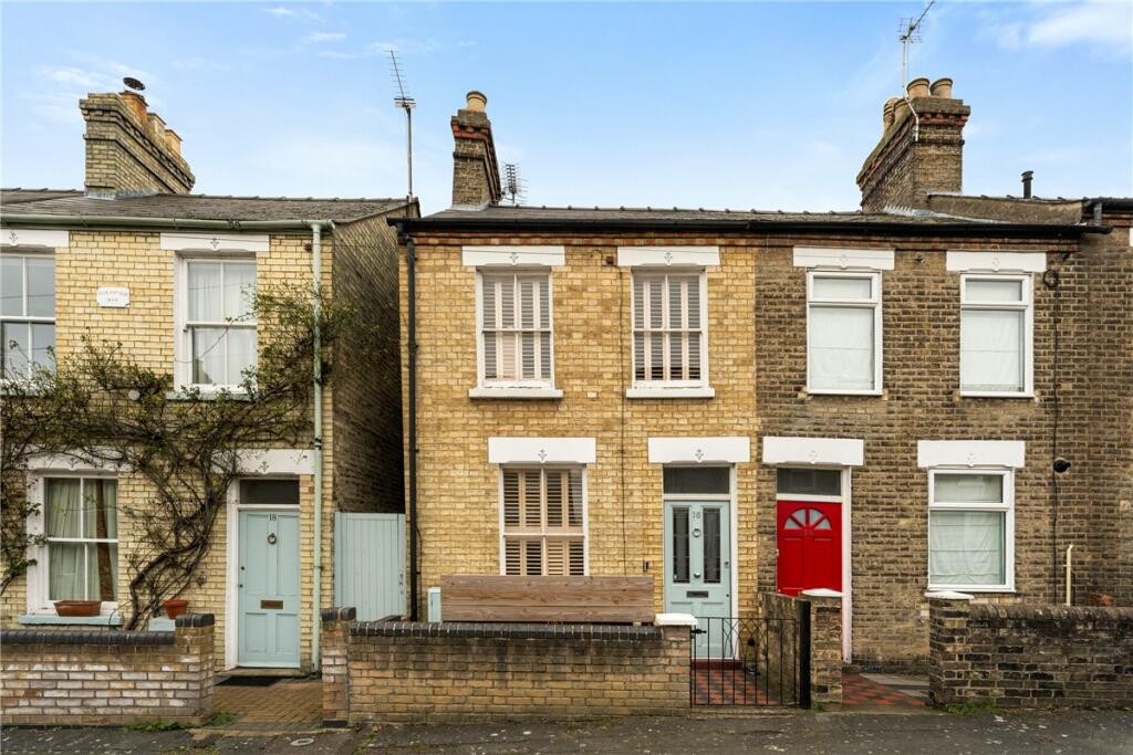 3 bedroom terraced house for sale in Godesdone Road, Cambridge, CB5