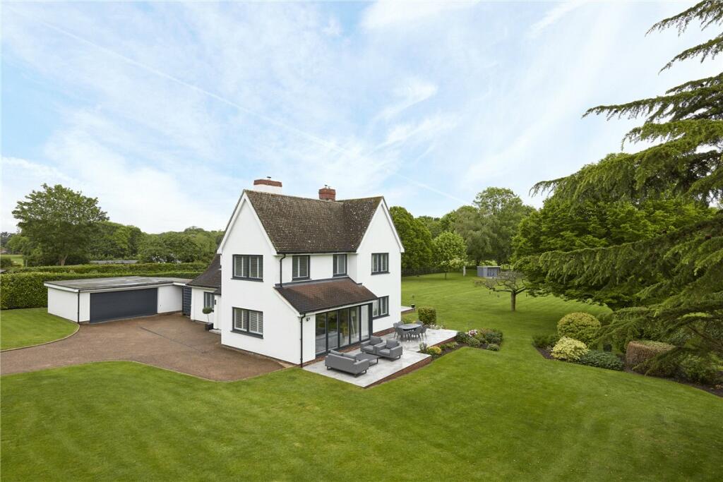4 bedroom detached house for sale in Moulton Road, Newmarket