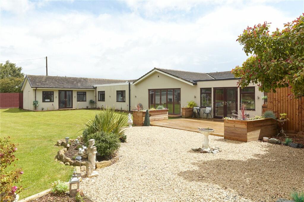 4 bedroom bungalow for sale in Green End, Landbeach, Cambridge, CB25